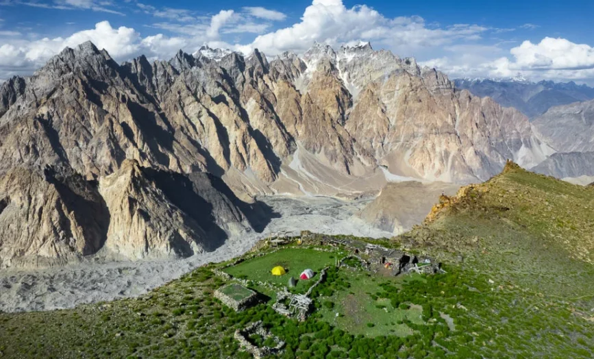 hunza patundas trek and passu glacier